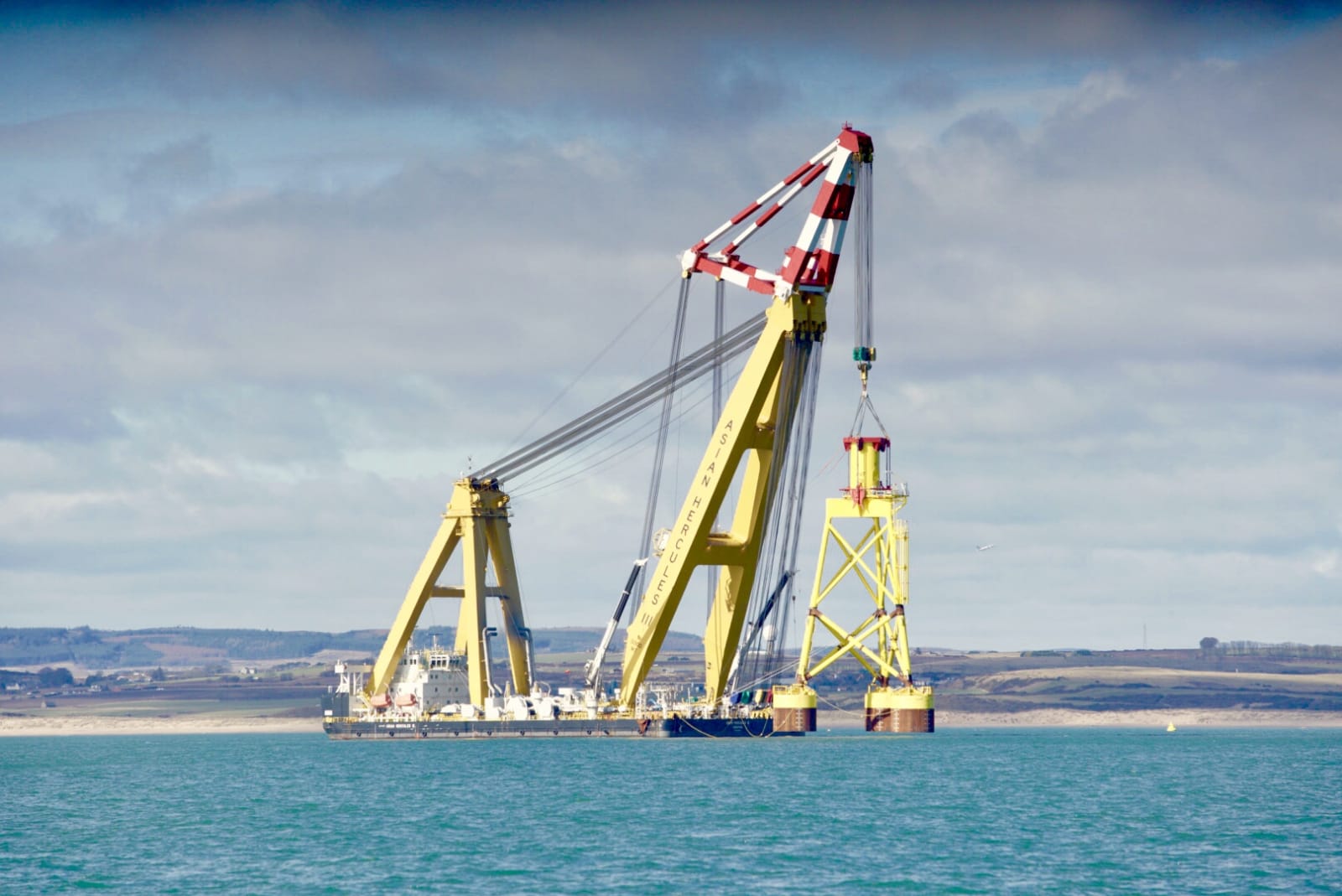 Aberdeen Bay Offshore Wind Farm image 3 - close-up of turbines